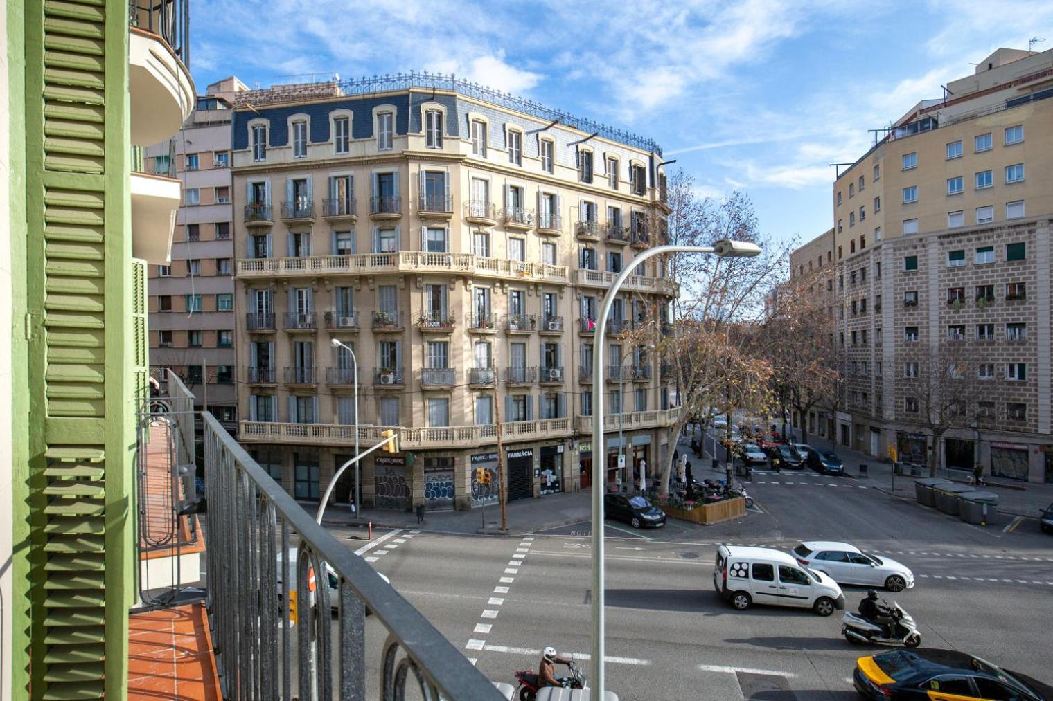 Blueground Sagrada Familia Balcony Renovated Bcn-123 * Barcelona